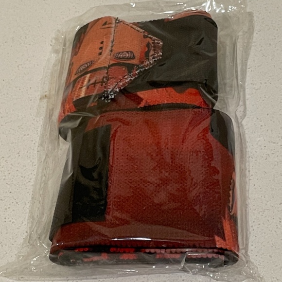 Anime-Inspired Workout Wrist Wrap - Stylish Gym Wristband for Fitness Enthusiast - Picture 2 of 6